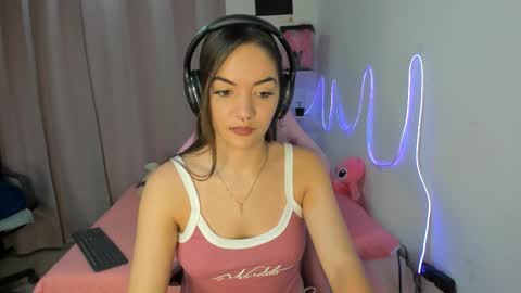 Snapshot of mariangel_3 chatting on 09-24-25, 12:58 Mariangel online show from 09-24-25, 12:58