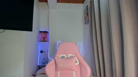 Snapshot of mariangel_3 chatting on 10-22-25, 12:11 Mariangel online show from 10-22-25, 12:11