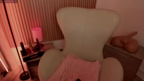 Marian Love  online show from 02-20-25, 02:02