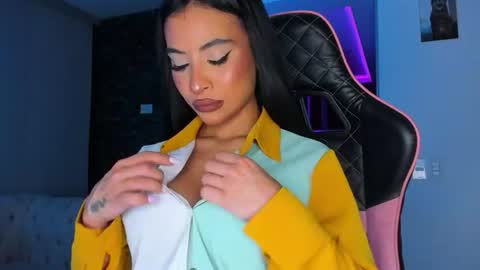 Snapshot of marianne__ chatting on 07-02-26, 01:38 M A R I A N E online show from 07-02-26, 01:38