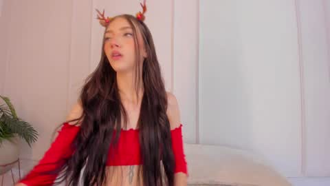 Snapshot of mariapettit chatting on 12-24-24, 12:00 Maria Pettit online show from 12-24-24, 12:00