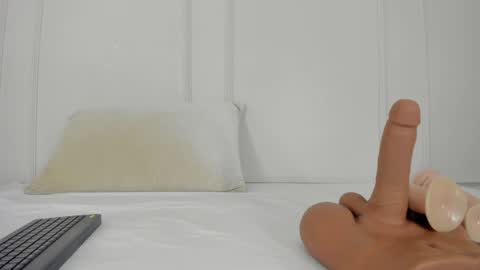 Snapshot of mariapettit chatting on 01-28-25, 12:11 Maria Pettit online show from 01-28-25, 12:11