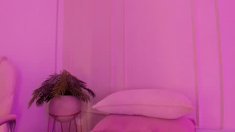 Snapshot of mariapettit chatting on 02-07-25, 12:17 Maria Pettit online show from 02-07-25, 12:17