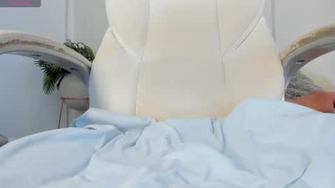 Snapshot of mariapettit chatting on 02-25-25, 12:24 Maria Pettit online show from 02-25-25, 12:24