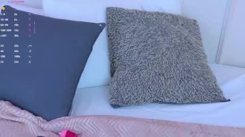 Snapshot of mariapettit chatting on 10-12-25, 12:37 Maria Pettit online show from 10-12-25, 12:37