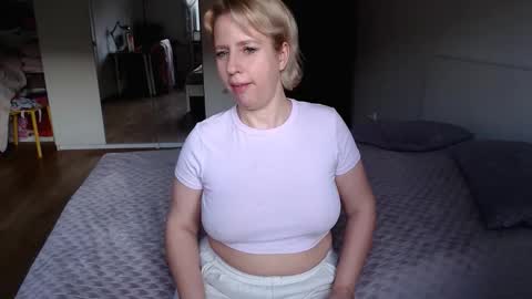 Snapshot of mariavalentinee chatting on 10-31-25, 06:25 Maria online show from 10-31-25, 06:25