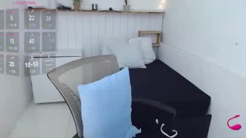 Snapshot of mariavex chatting on 11-11-25, 12:21 mariavex online show from 11-11-25, 12:21