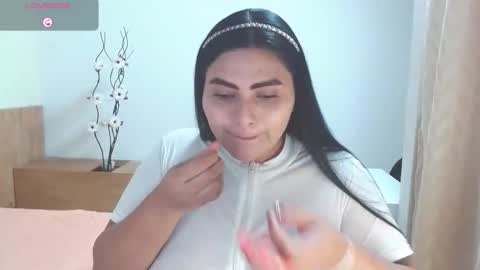 Snapshot of mariavex chatting on 12-15-25, 08:46 mariavex online show from 12-15-25, 08:46