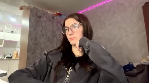 Snapshot of maribethgradowski chatting on 03-06-26, 11:39 Eva online show from 03-06-26, 11:39