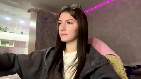 Snapshot of maribethgradowski chatting on 03-09-26, 03:38 Eva online show from 03-09-26, 03:38