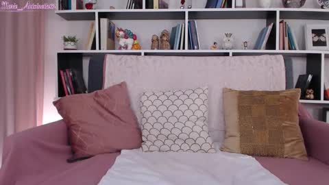 Snapshot of marie_antoinette62 chatting on 02-13-25, 03:14 Maria online show from 02-13-25, 03:14