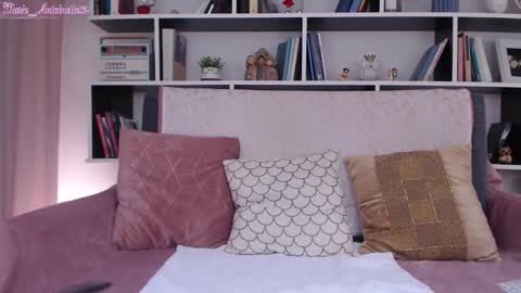 Snapshot of marie_antoinette62 chatting on 09-15-25, 06:13 Maria online show from 09-15-25, 06:13