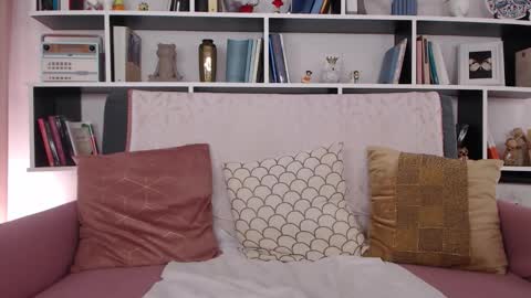 Snapshot of marie_antoinette62 chatting on 12-22-25, 04:04 Maria online show from 12-22-25, 04:04