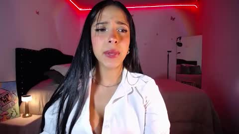 Nicolle online show from 02-08-25, 03:08