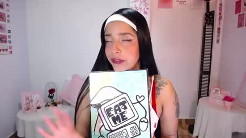 Nicolle online show from 06-17-26, 05:32