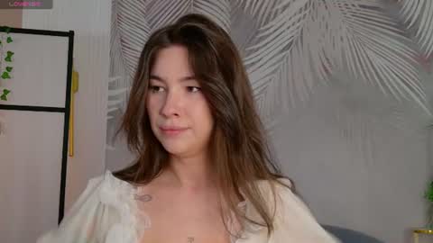 Snapshot of marie_diaze chatting on 06-10-26, 05:28 Marie LEAVE YOUR WITH ME online show from 06-10-26, 05:28