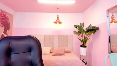 Marie online show from 12-20-24, 03:47