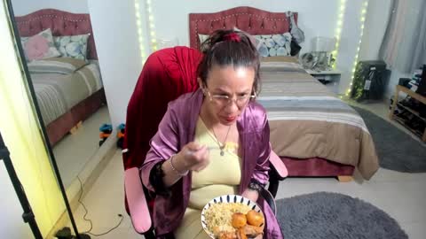 marie online show from 02-11-25, 06:22