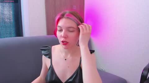 Snapshot of marie_reyess chatting on 04-03-26, 05:27 Marie 3 online show from 04-03-26, 05:27