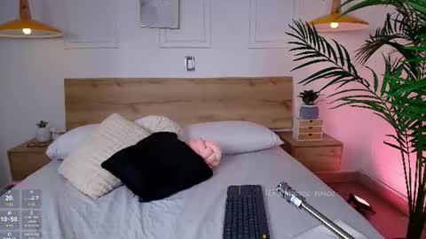 Snapshot of mariee_rosee chatting on 07-10-26, 03:00 Mary online show from 07-10-26, 03:00