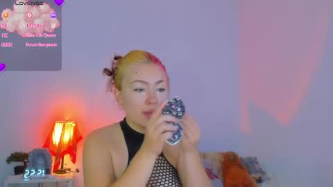 Snapshot of marieetaylor chatting on 05-25-26, 07:31 Mariee online show from 05-25-26, 07:31