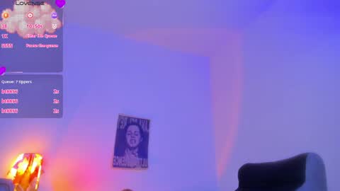 Snapshot of marieetaylor chatting on 06-08-26, 01:28 Mariee online show from 06-08-26, 01:28