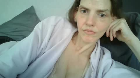 Snapshot of mariejojo chatting on 07-22-26, 01:47 Mariejojo online show from 07-22-26, 01:47