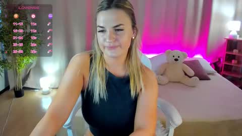 Snapshot of mariel_lie chatting on 03-12-26, 09:26 Mariel online show from 03-12-26, 09:26