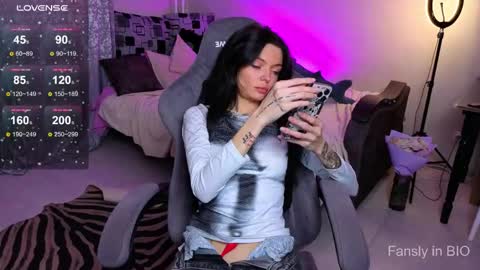 Snapshot of mariella__adams chatting on 05-25-26, 05:52 Maria online show from 05-25-26, 05:52