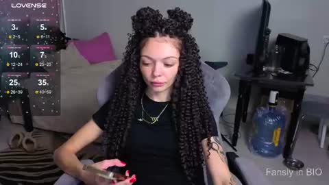 Snapshot of mariella__adams chatting on 06-14-26, 09:50 Maria online show from 06-14-26, 09:50