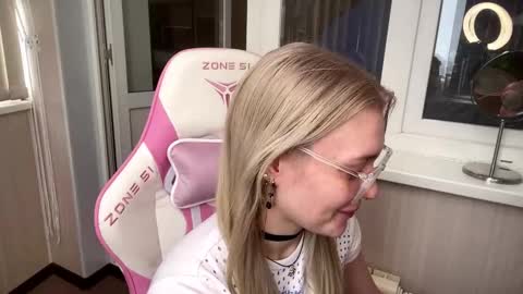 Hey Im Ash  I think together we can hit first 10 thumbs up online show from 02-28-26, 07:53