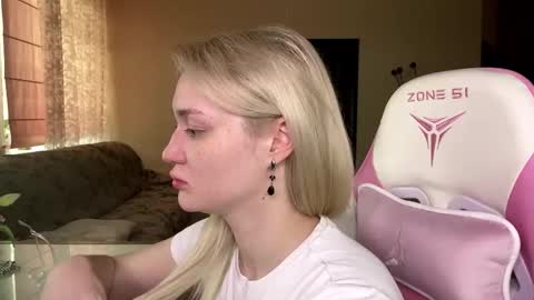 Hey Im Ash  I think together we can hit first 10 thumbs up online show from 03-07-26, 09:06