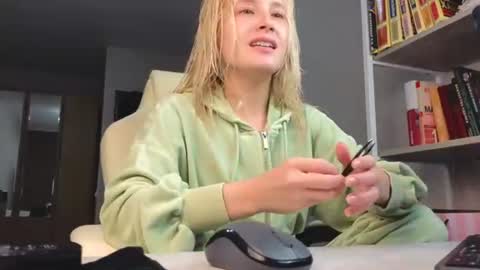 Snapshot of marietta__castro chatting on 07-13-26, 07:16 Marietta online show from 07-13-26, 07:16
