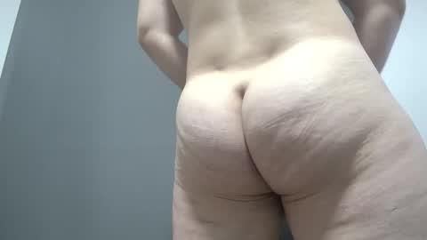 Snapshot of mariiio__bigass chatting on 12-17-25, 09:37 Mario online show from 12-17-25, 09:37