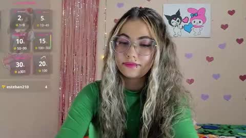 Snapshot of marilycrown_1 chatting on 02-10-26, 02:26 marily online show from 02-10-26, 02:26