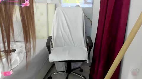 Snapshot of marilyn_allen chatting on 02-25-25, 01:52 Marilyn online show from 02-25-25, 01:52