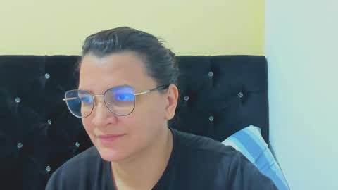 Snapshot of marilyn_garcia chatting on 12-23-24, 03:33 MARILYN SEXY online show from 12-23-24, 03:33
