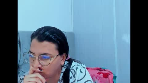 Snapshot of marilyn_garcia chatting on 01-20-25, 05:37 MARILYN SEXY online show from 01-20-25, 05:37