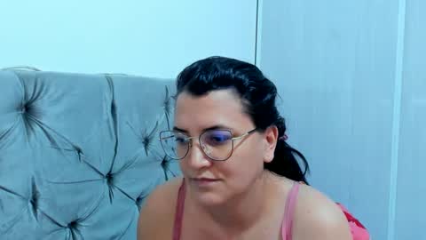 Snapshot of marilyn_garcia chatting on 01-22-25, 03:51 MARILYN SEXY online show from 01-22-25, 03:51