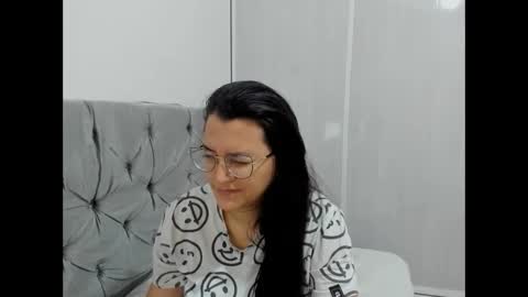 Snapshot of marilyn_garcia chatting on 01-27-25, 04:22 MARILYN SEXY online show from 01-27-25, 04:22