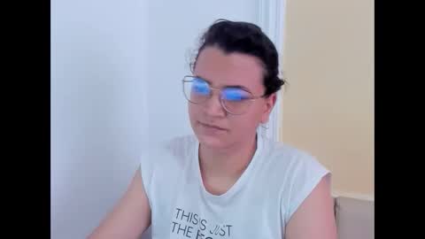 Snapshot of marilyn_garcia chatting on 02-05-25, 02:48 MARILYN SEXY online show from 02-05-25, 02:48