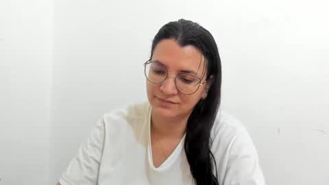 Snapshot of marilyn_garcia chatting on 09-11-25, 01:55 MARILYN SEXY online show from 09-11-25, 01:55