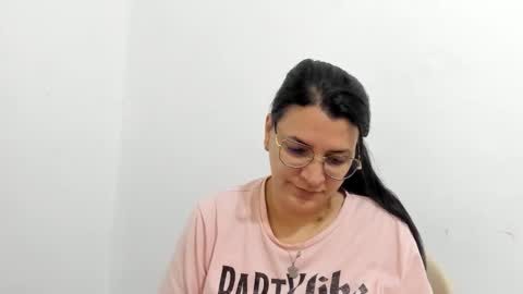 Snapshot of marilyn_garcia chatting on 09-14-25, 01:43 MARILYN SEXY online show from 09-14-25, 01:43