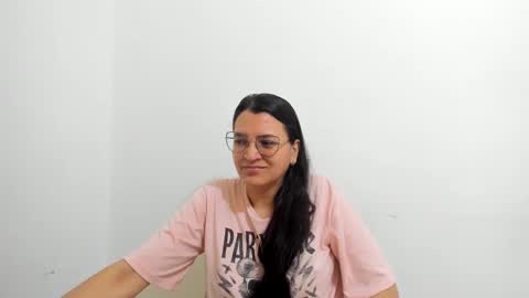 Snapshot of marilyn_garcia chatting on 09-19-25, 01:01 MARILYN SEXY online show from 09-19-25, 01:01