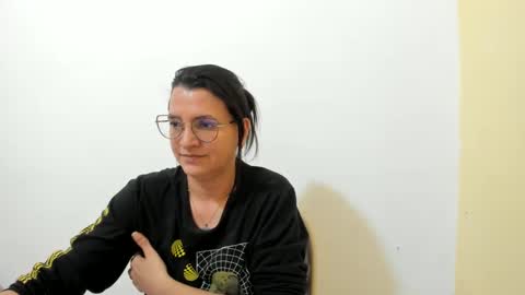 Snapshot of marilyn_garcia chatting on 10-11-25, 02:37 MARILYN SEXY online show from 10-11-25, 02:37