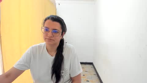 Snapshot of marilyn_garcia chatting on 10-26-25, 03:40 MARILYN SEXY online show from 10-26-25, 03:40