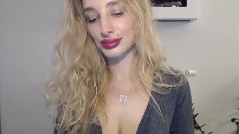 Snapshot of marilyndevilish chatting on 12-19-24, 09:49 MarilynDevilish online show from 12-19-24, 09:49