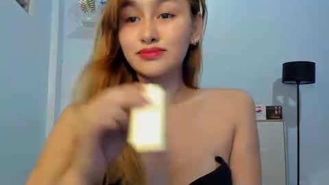 Snapshot of marimaraldama chatting on 12-16-24, 02:16 Anngilbuena online show from 12-16-24, 02:16