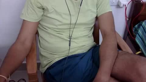 Snapshot of marinavine chatting on 02-01-25, 01:30 The SHY UncutBoy online show from 02-01-25, 01:30