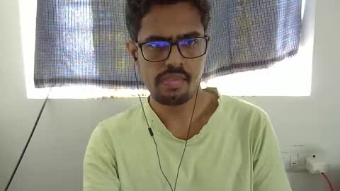 Snapshot of marinavine chatting on 12-21-25, 05:14 The SHY UncutBoy online show from 12-21-25, 05:14